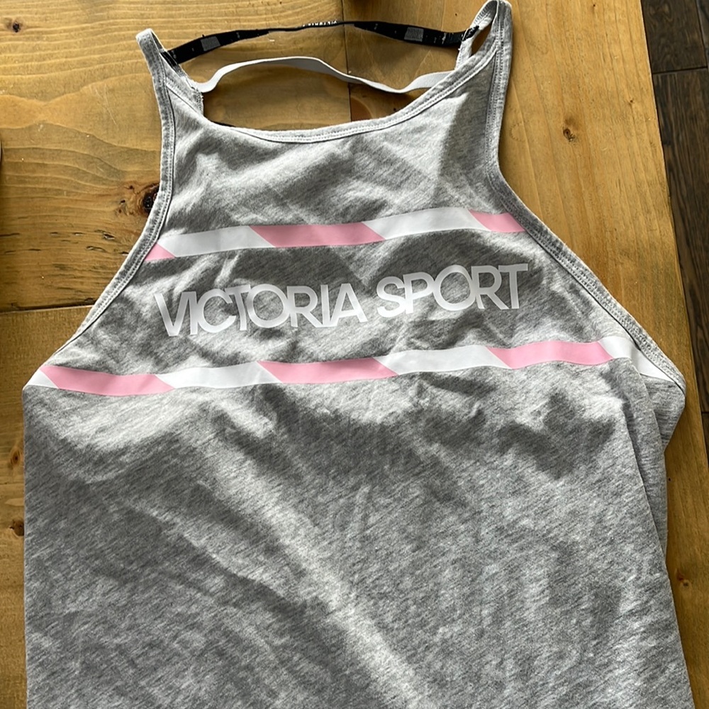 Victoria secret sport tank top never worn size medium smoke free home